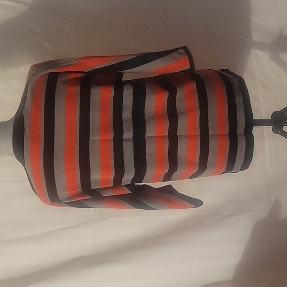 V-Neck Plunge Black & Red Striped Short Sleeve Sweater by New York & Co, Size: L - Picture 4 of 7